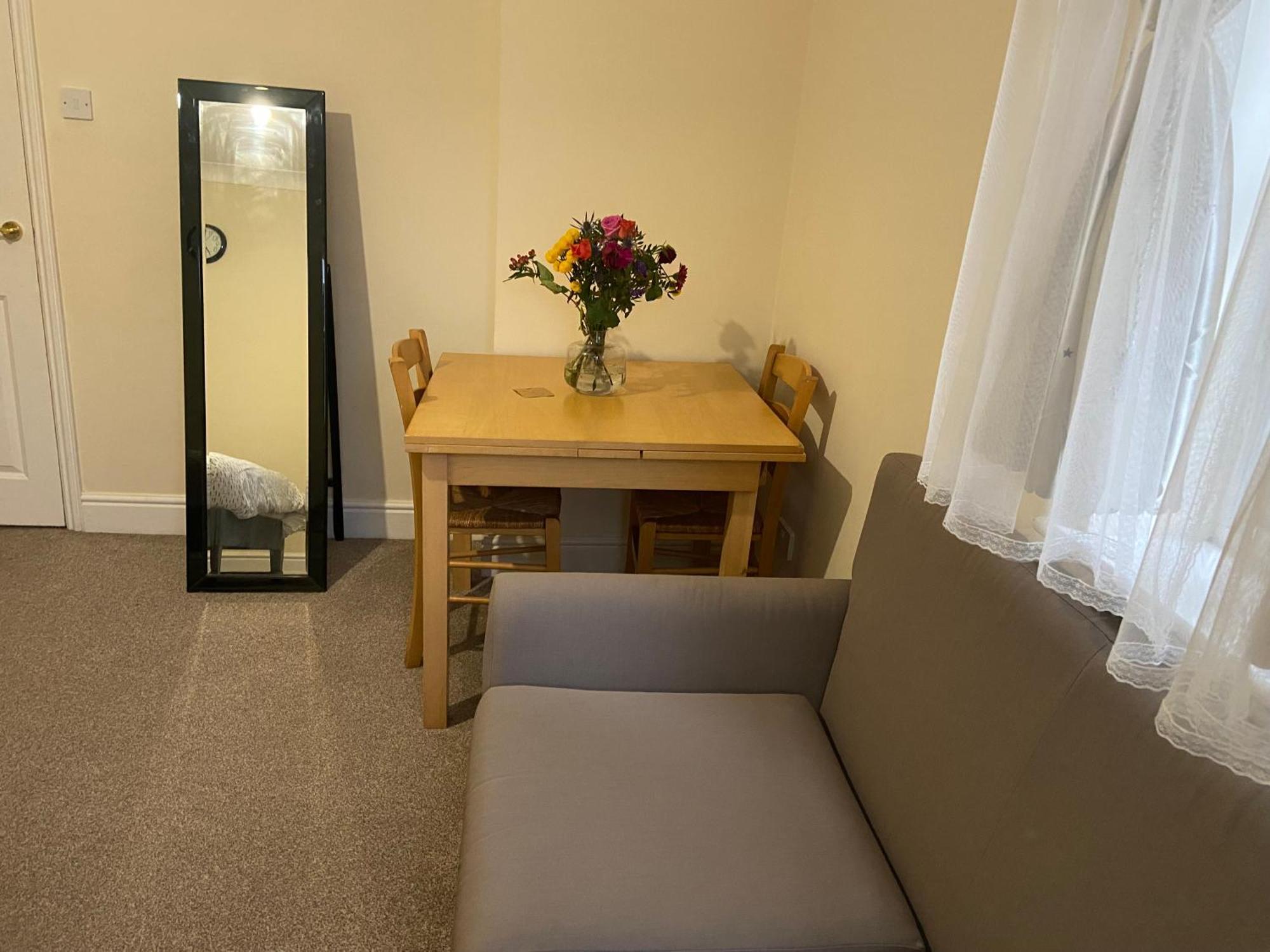 Large Double Bed And Bathroom Oxford Exterior photo