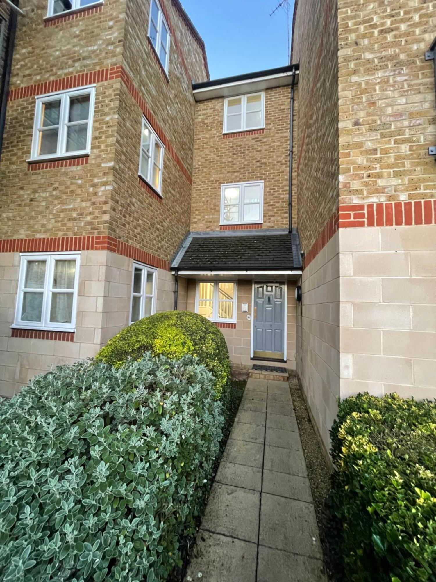 Large Double Bed And Bathroom Oxford Exterior photo