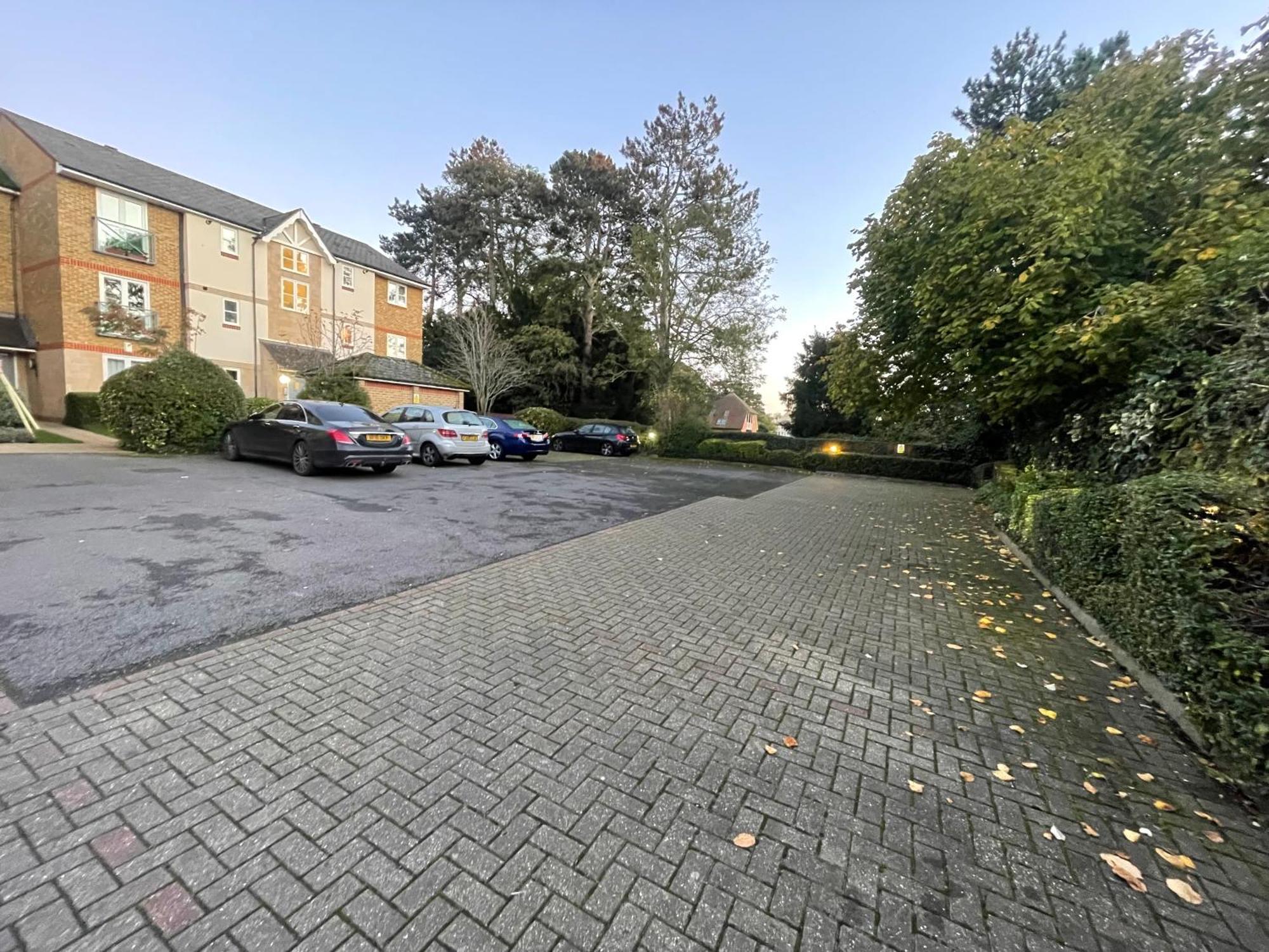Large Double Bed And Bathroom Oxford Exterior photo